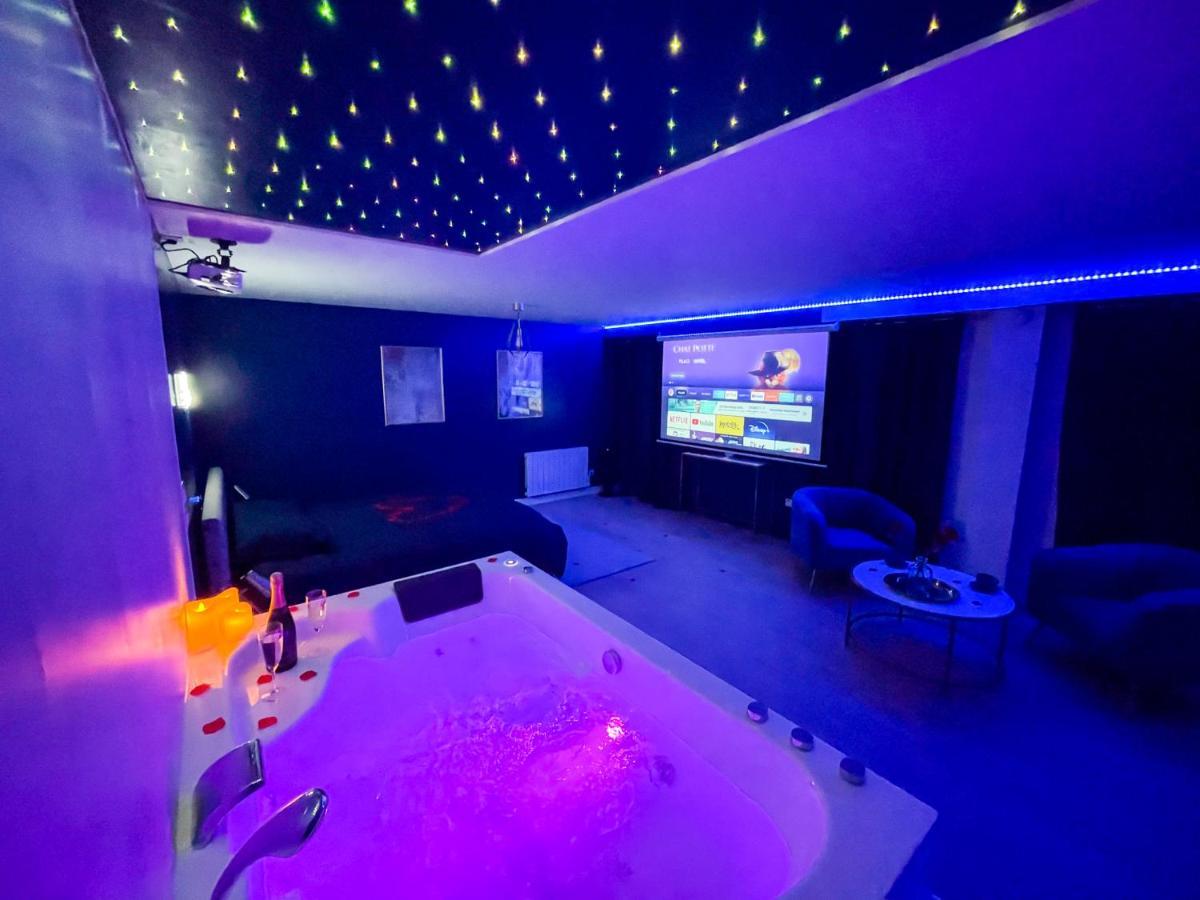 Spa Sous Les Etoiles - Cinema - Netflix - Parking - Gare Amiens Exterior foto